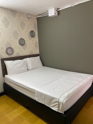 Quarto casal clássico | Escrivaninha, espaço de trabalho para notebook, Wi-Fi de cortesia