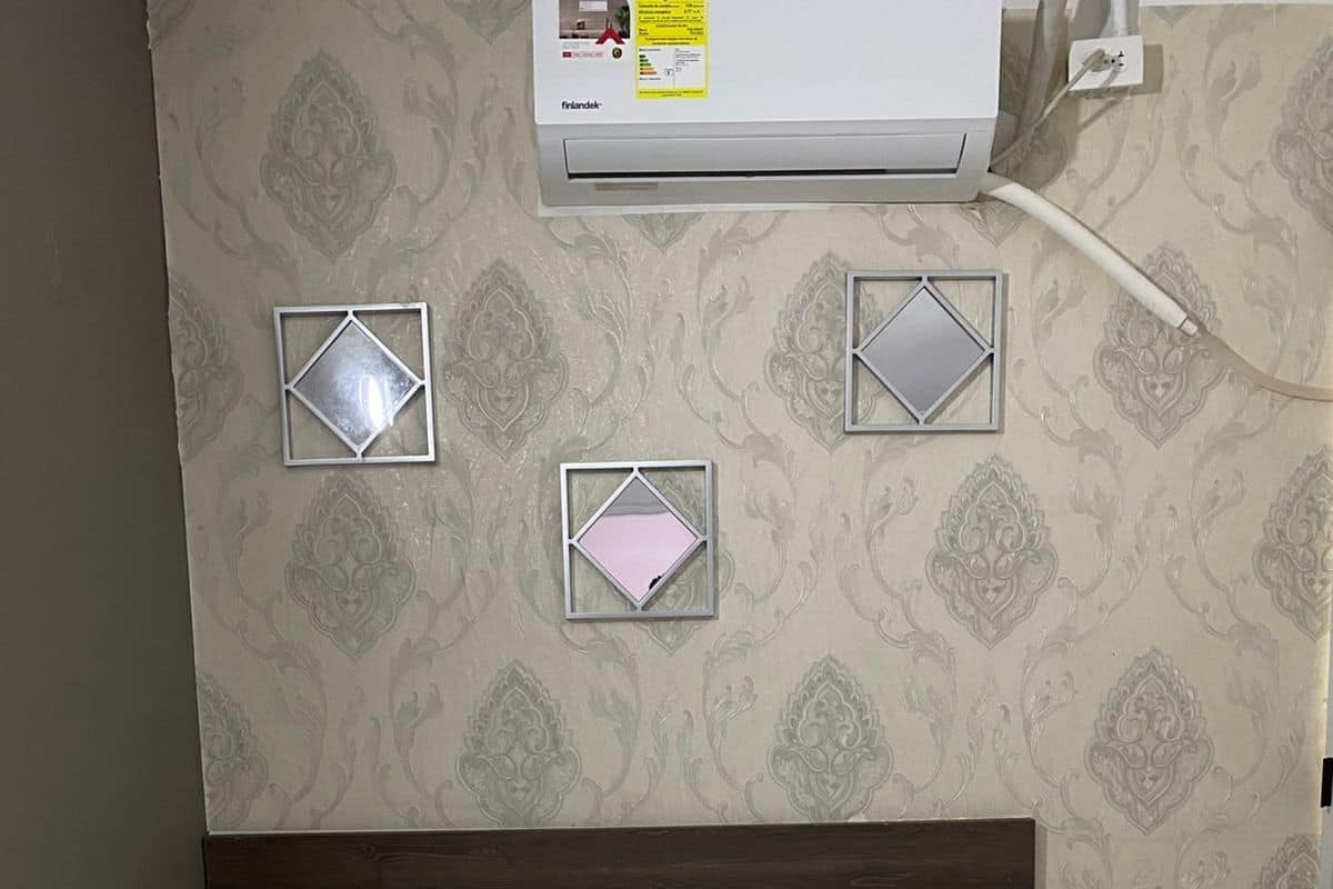 Bureau, espace de travail pour ordinateur portable, Wi-Fi gratuit