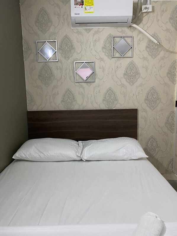 مكتب ومساحة عمل للكمبيوتر المحمول وواي فاي مجانًا