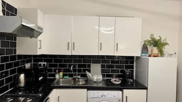 Geladeira, micro-ondas, fogão, cooktop