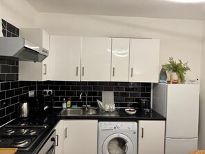 冰箱、微波炉、烤箱、炉灶