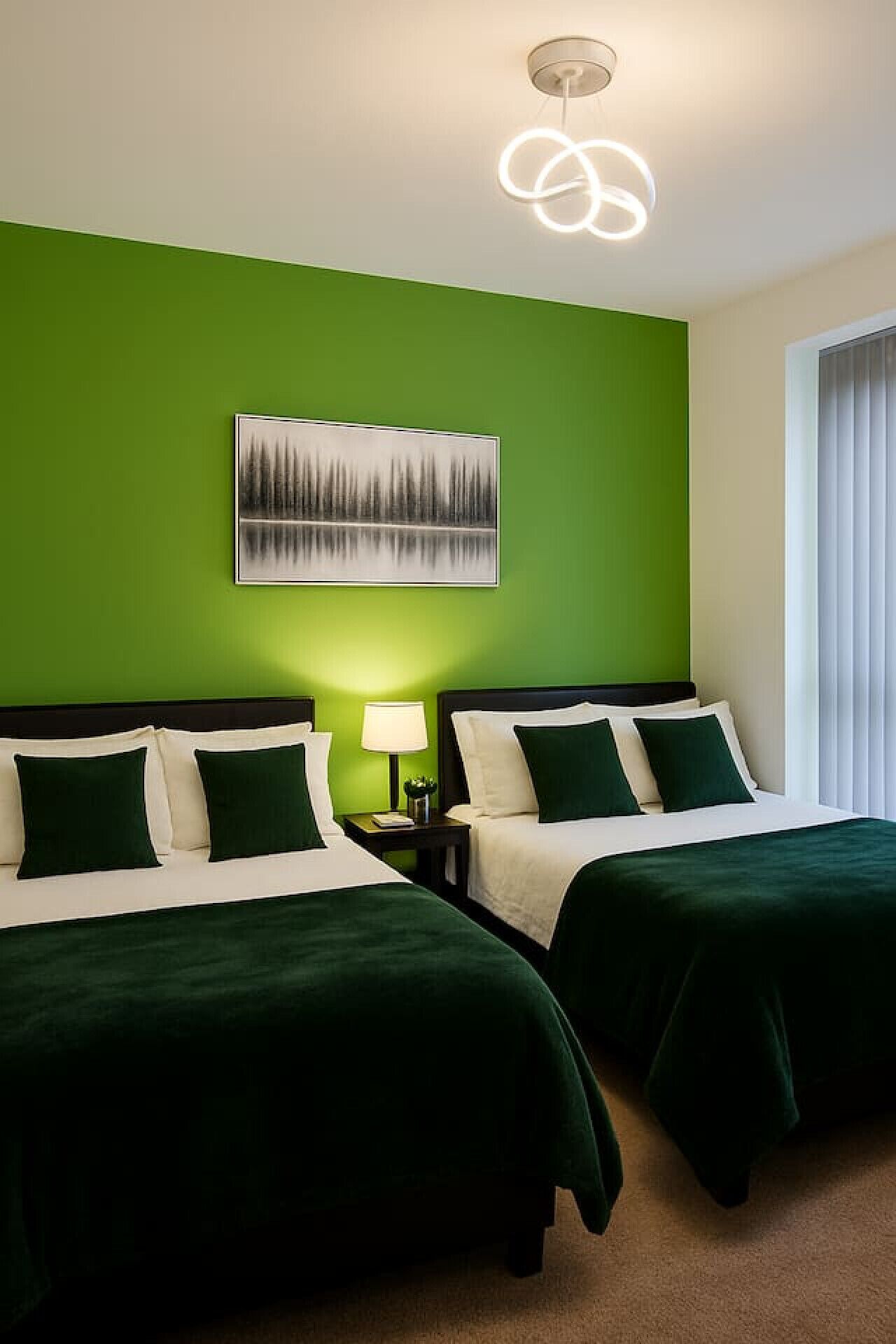 3 bedrooms, desk, WiFi, bed sheets