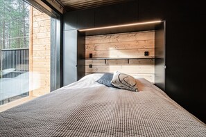 Desk, WiFi, bed sheets