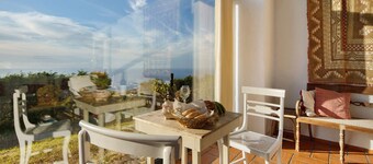 Vakantiehuis 'Serreta Island Home 1 Premium' met Uitzicht op Zee, Privéterras en Wi-Fi