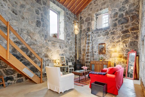 Holiday Home 'Serreta Island Home 2 Loft' with Sea View, Private Garden and Wi-Fi