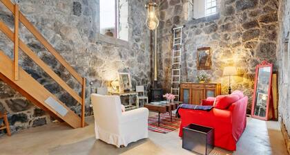 Holiday Home 'Serreta Island Home 2 Loft' with Sea View, Private Garden and Wi-Fi