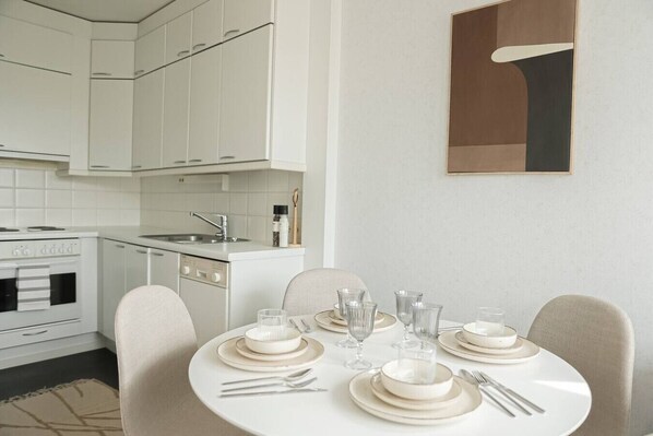 Mikrobølgeovn, ovn, kogeplade, opvaskemaskine