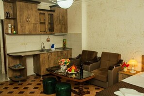 Comfort Double Room | Premium bedding, iron/ironing board, free WiFi, bed sheets - Batumi Royal Apartments (Batumi)