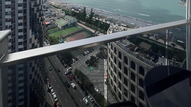A high-rise building with a view of a beach and ocean. - Batumi Royal Apartments (Batumi)