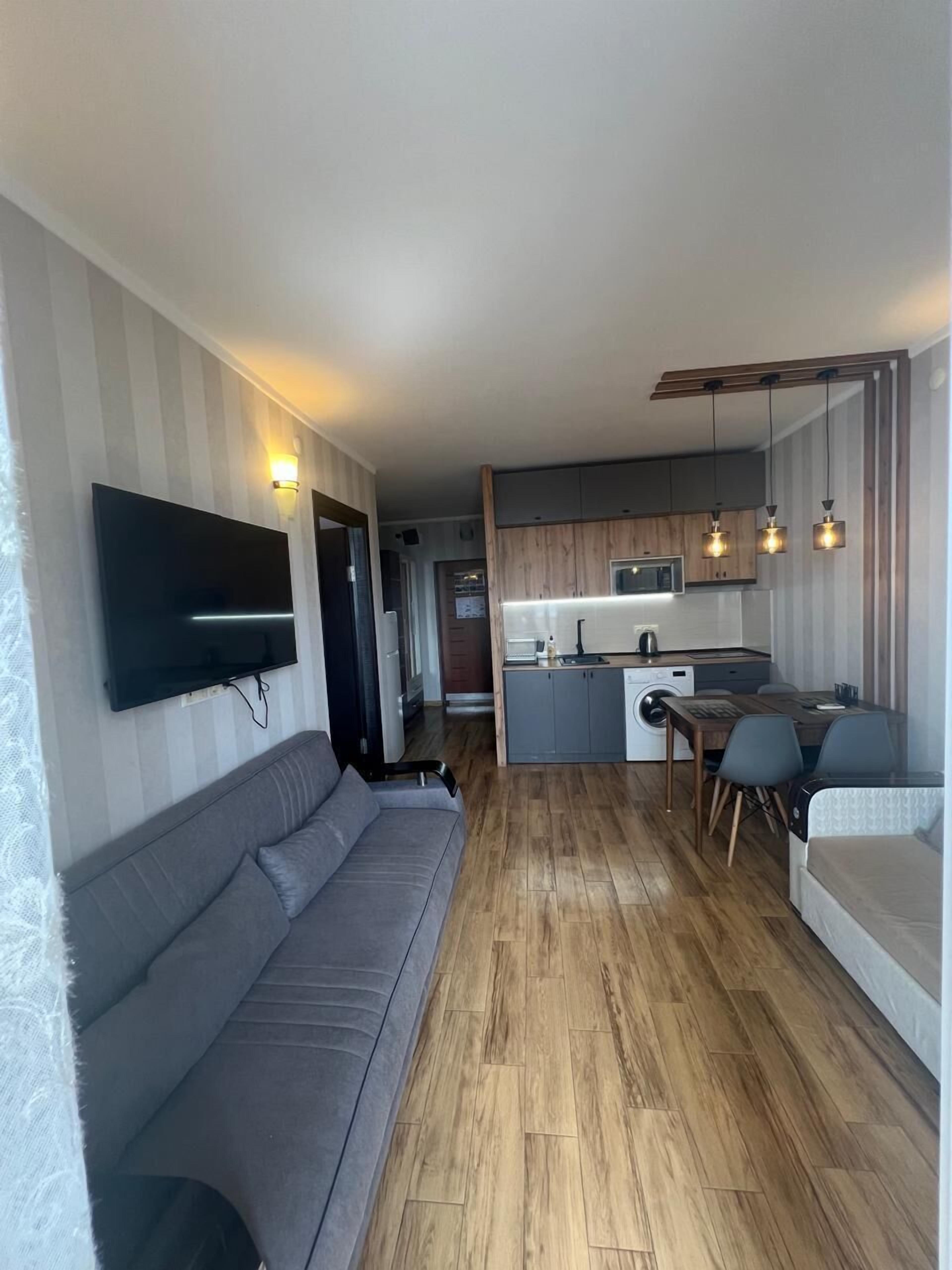Deluxe Apartment | Premium bedding, iron/ironing board, free WiFi, bed sheets