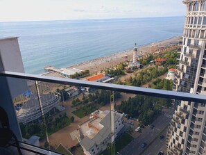 Superior Studio | Premium bedding, iron/ironing board, free WiFi, bed sheets - Batumi Royal Apartments (Batumi)