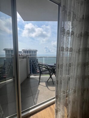 Deluxe Apartment | Balcony - Batumi Royal Apartments (Batumi)