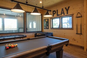 Game room - Lux 12 BR Cabin, Indoor Pool, Golf Rm, Sleeps 36 (Sevierville)