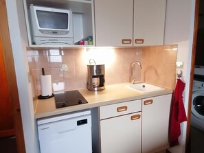 Fridge, microwave, dishwasher, coffee/tea maker