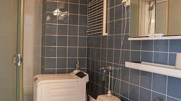 Hårføner og håndklær