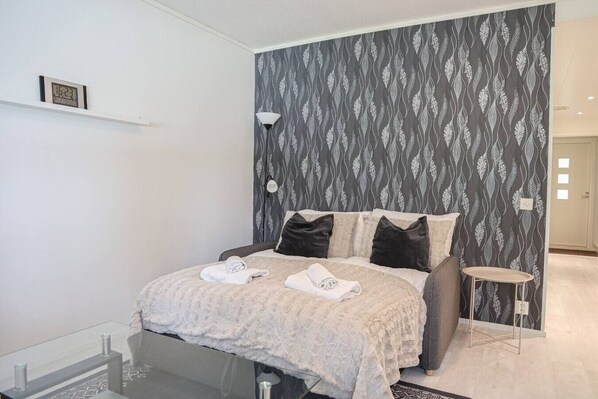 1 bedroom, WiFi, bed sheets