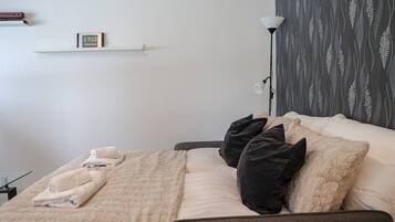 1 bedroom, WiFi, bed sheets