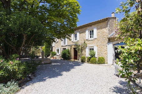 Exterior. Gite Petit Luberon chez Manon en Luberon