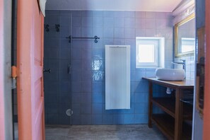 House, 1 Queen Bed with Sofa bed | Bathroom