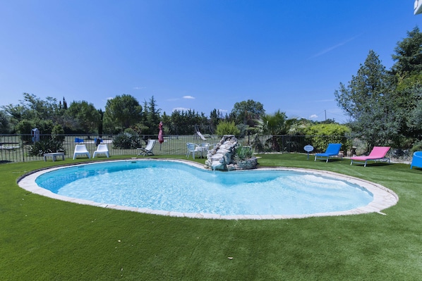 Piscina externa sazonal