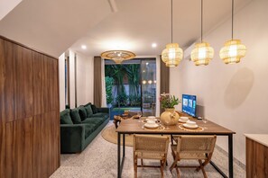 Deluxe Villa, Pool View | Living room