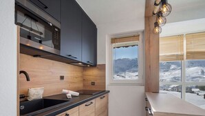 Kaffetrakter/tekoker, kjøleskap, oppvaskmaskin og brødrister
