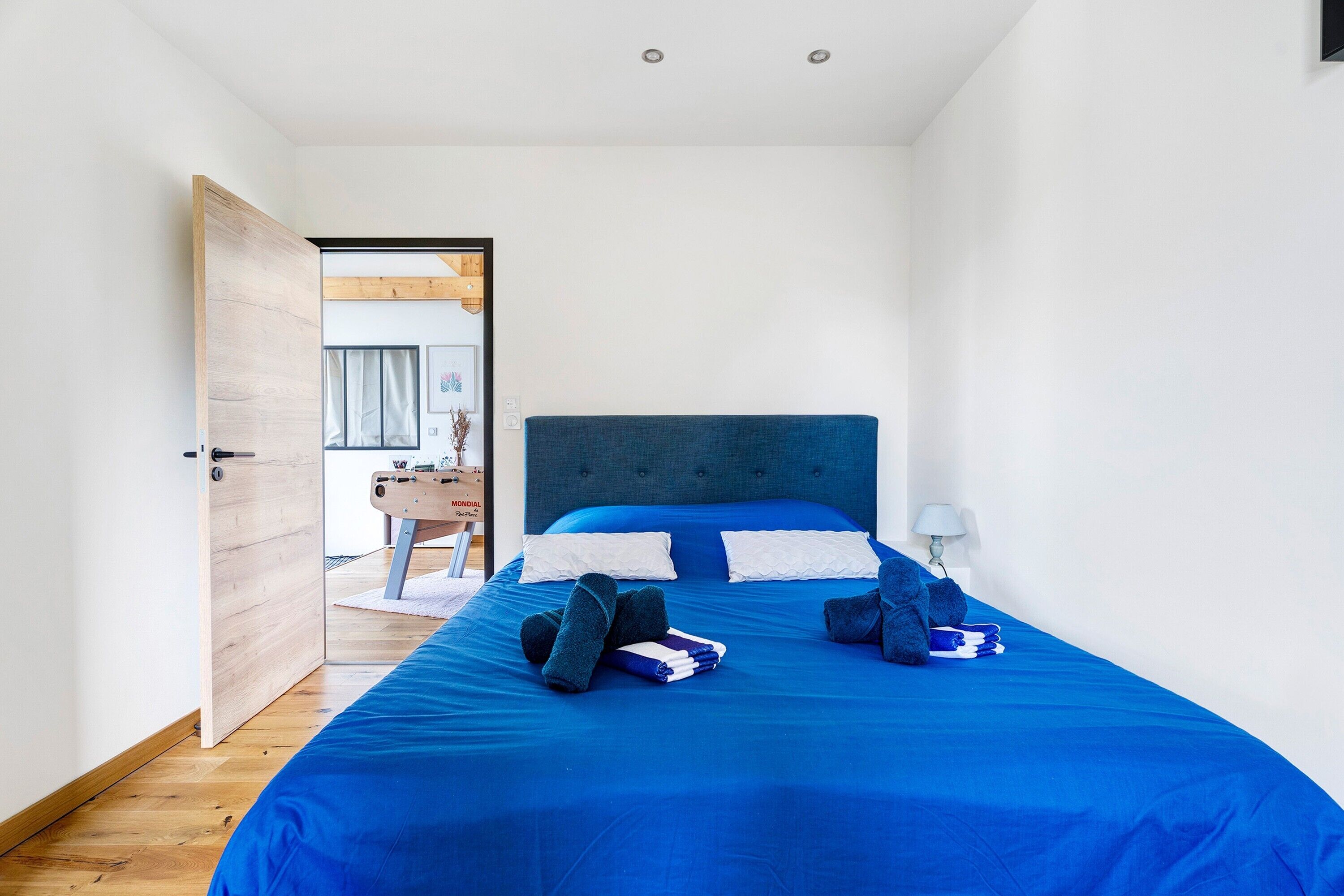 5 slaapkamers, een strijkplank/strijkijzer, wifi, beddengoed