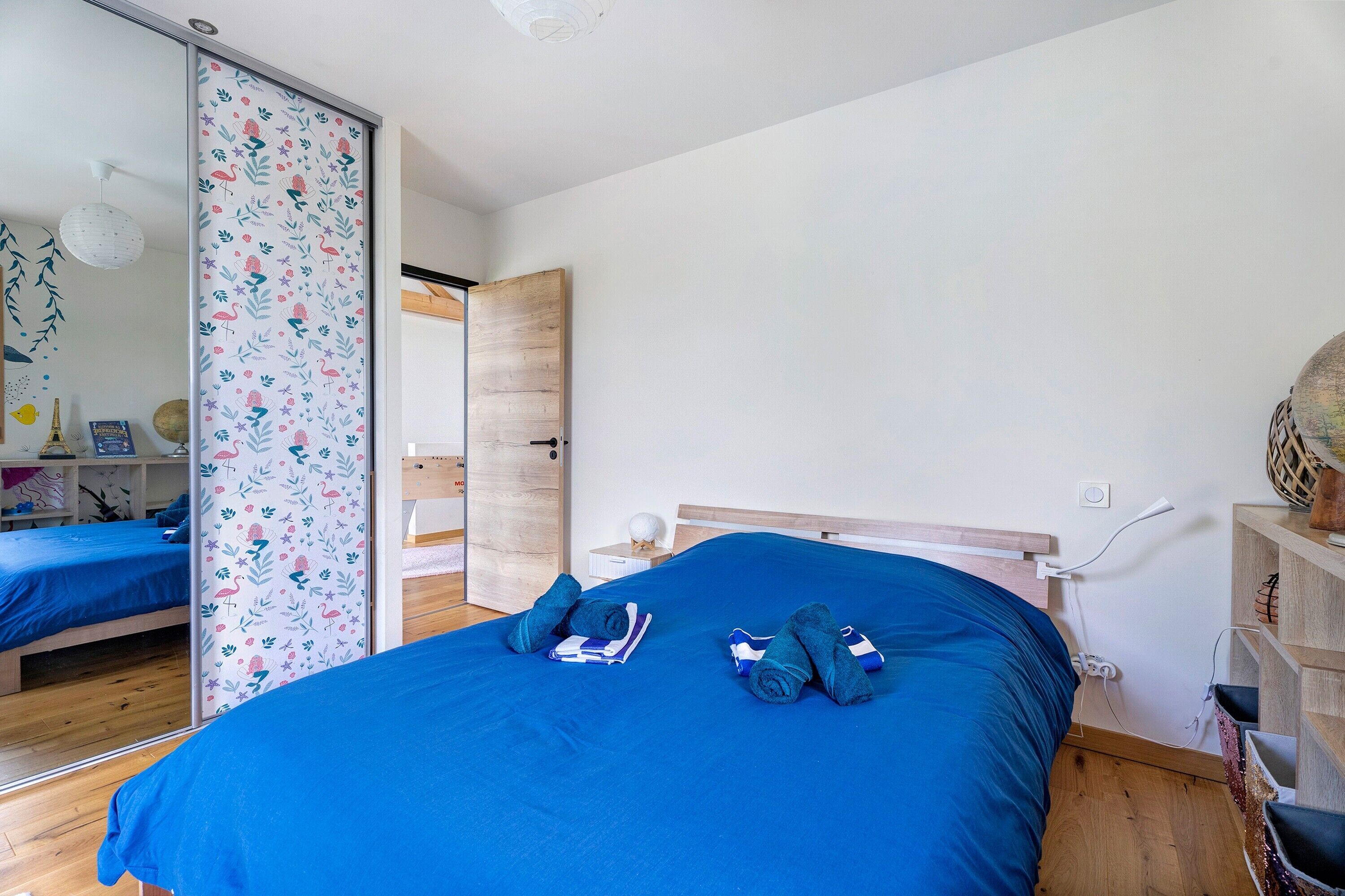 5 chambres, fer et planche à repasser, Wi-Fi, draps fournis