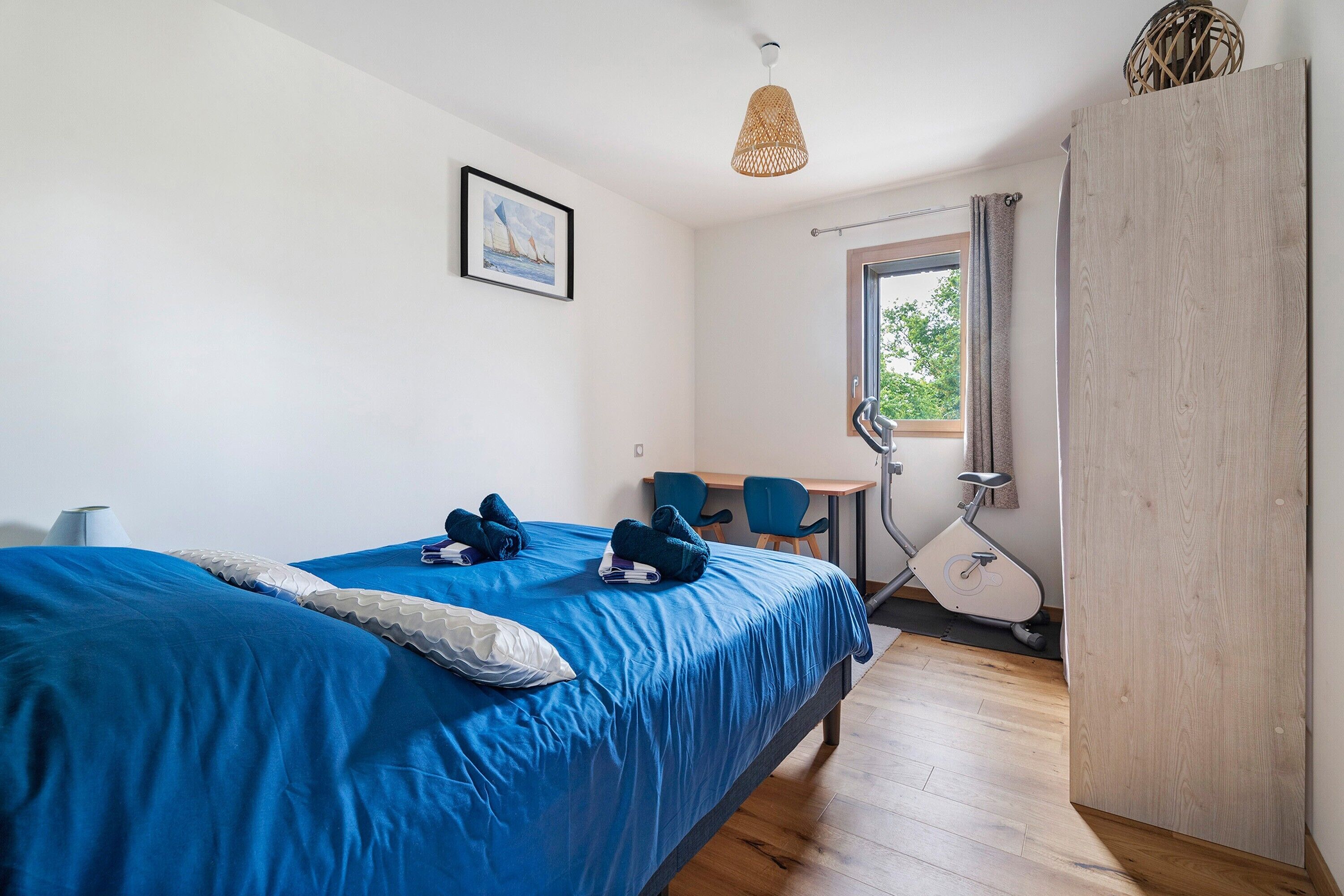 5 chambres, fer et planche à repasser, Wi-Fi, draps fournis