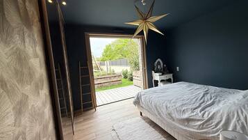 5 slaapkamers, een strijkplank/strijkijzer, wifi, beddengoed