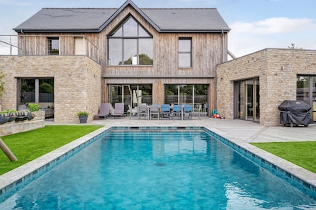 Piscine. Villa 'Breizh'ome' avec piscine privée, terrasse privée et Wi-Fi