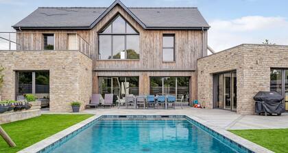 Villa 'Breizh'ome' with Private Pool, Private Terrace, and Wi-Fi