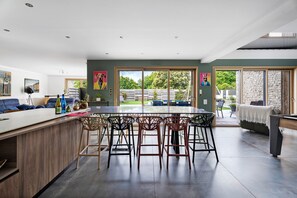 Interior - Villa 'Breizh'ome' with Private Pool, Private Terrace, and Wi-Fi (Saint-Cast-le-Guildo)