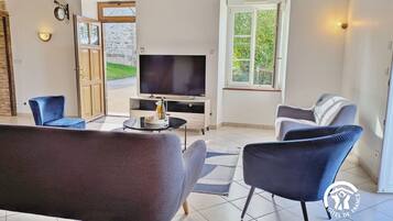 TV, fireplace, ping pong