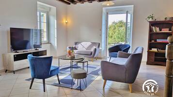 TV, fireplace, table tennis