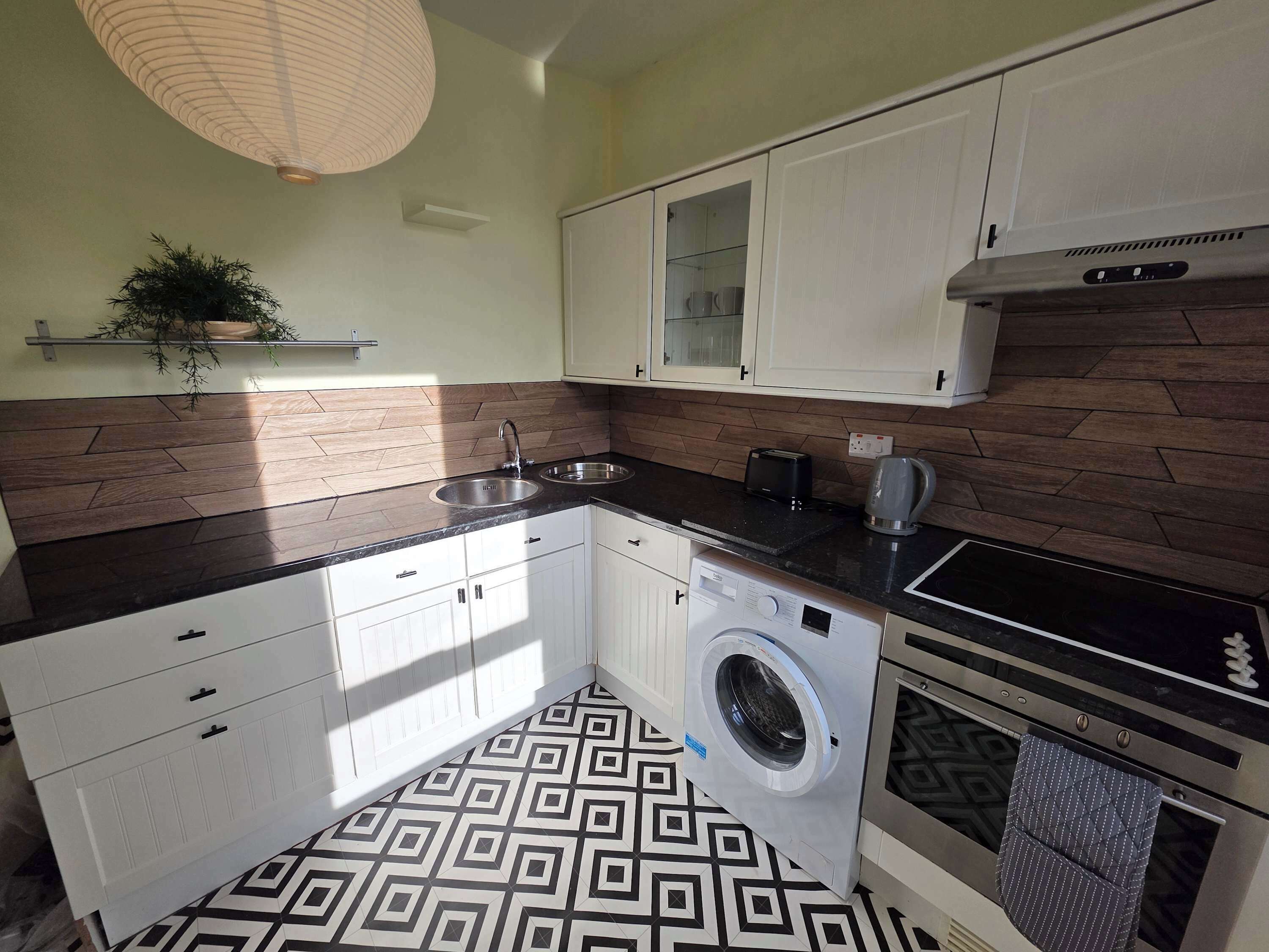 ثلاجة، ميكروويف، فرن، موقد طهي مسطح