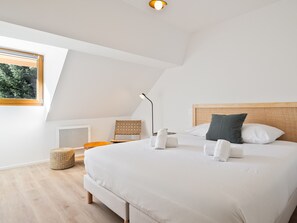 4 bedrooms, free WiFi - Family apartment 4 adults + 4 children, near village, parking (Le Monêtier-les-Bains)