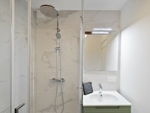 Hair dryer - Family apartment 4 adults + 4 children, near village, parking (Le Monêtier-les-Bains)