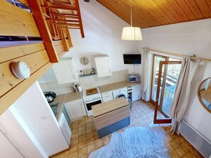 Réfrigérateur, four à micro-ondes, surface de cuisson, lave-vaisselle