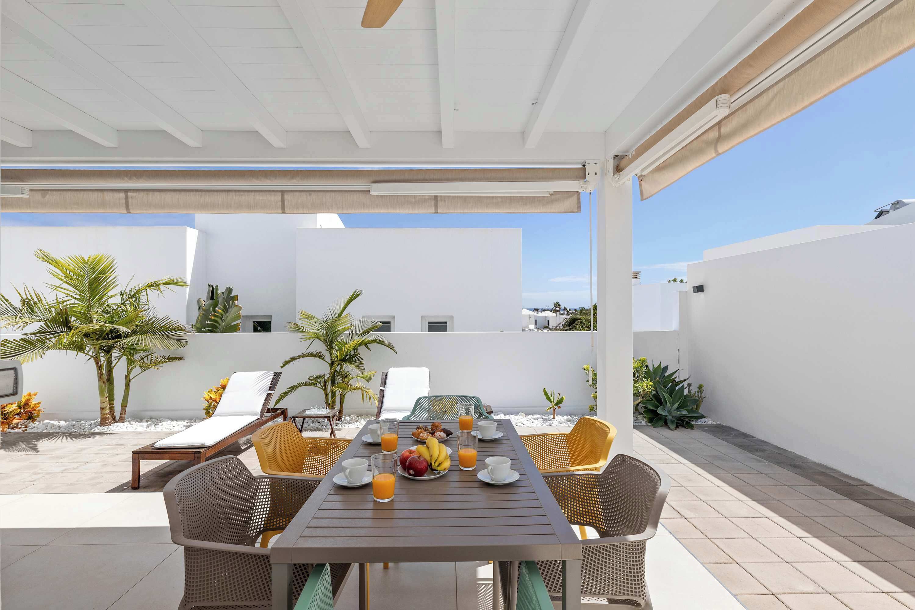 屋外ダイニングエリア