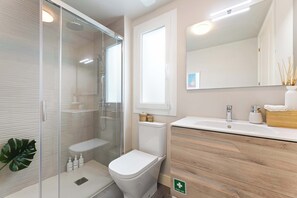 Shower, hair dryer, towels, shampoo