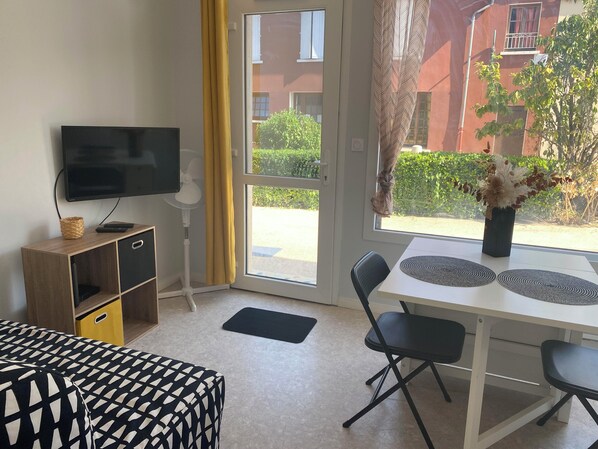 Interior - Studio in the heart of the village (Hauterives)