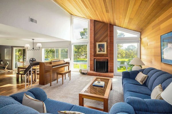 House | 3 bedrooms - Hot Tub Pool 3bed Home (Cardiff-by-the-Sea)