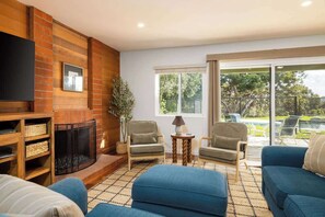 House | 3 bedrooms - Hot Tub Pool 3bed Home (Cardiff-by-the-Sea)