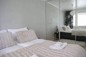 2 bedrooms, WiFi, bed sheets