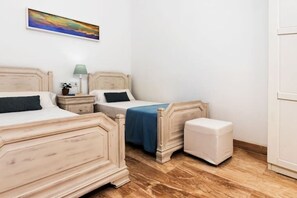 3 chambres, fer et planche à repasser, lit de bébé portatif, Wi-Fi