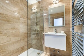 Shower, hair dryer, bidet, towels - Bouganvilla House FOR 6 PERSONS (Ariany)