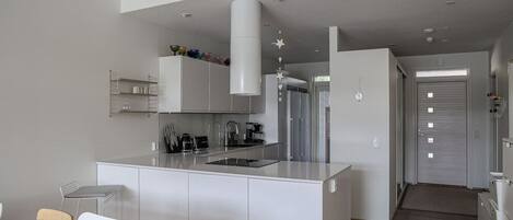Micro-ondas, fogão, cooktop, lava-louças