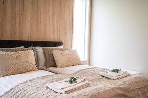 4 bedrooms, WiFi, bed sheets