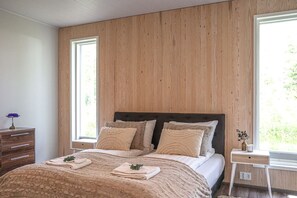 4 bedrooms, WiFi, bed sheets